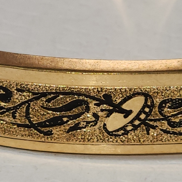 #2229, ANTIQUE VICTORIAN B&B SIGNED 1861's BLACK ENAMEL GOLD FILLED, TESTED - Picture 2 of 8